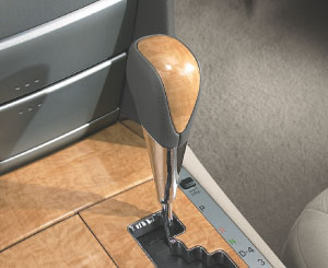 Shift knob (wood pitch (Chaki eye))