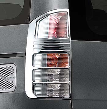 Rear combination garnish