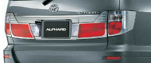 Rear combination garnish